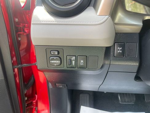 Used 2013 Toyota RAV4 LE AWD/4WD image 14