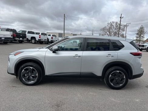 Used 2024 Nissan Rogue SV AWD/4WD image 7