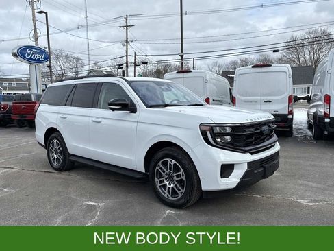 Used 2025 Ford Expedition Active image 3