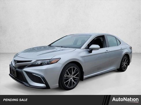 Used 2023 Toyota Camry SE FWD image 1