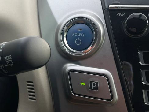 Used 2016 Toyota Prius V Five FWD image 33