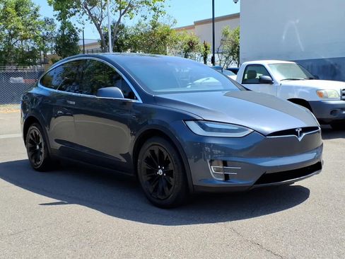 Used 2017 Tesla Model X 75D AWD/4WD image 3