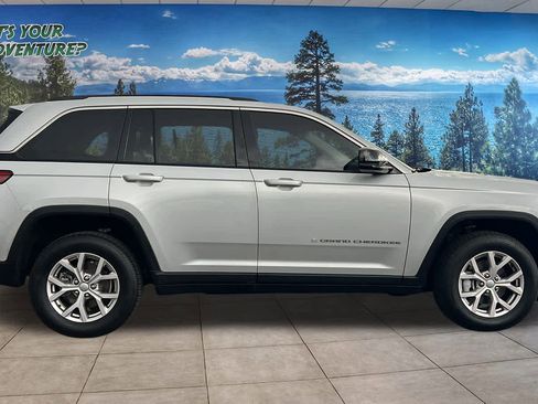 Certified 2022 Jeep Grand Cherokee Limited image 4