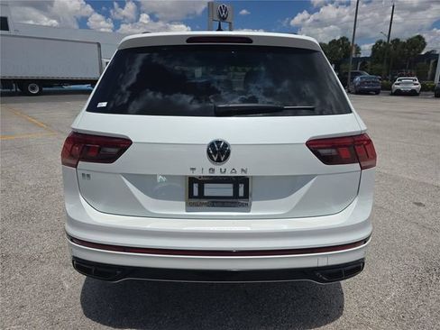 Used 2024 Volkswagen Tiguan SE R-Line FWD image 4