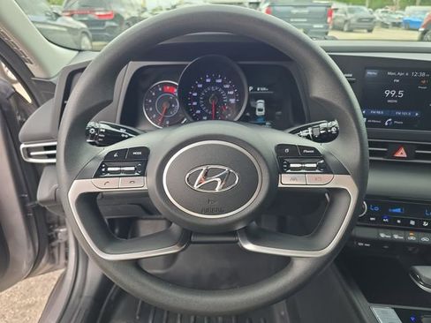 Used 2023 Hyundai Elantra SEL image 22
