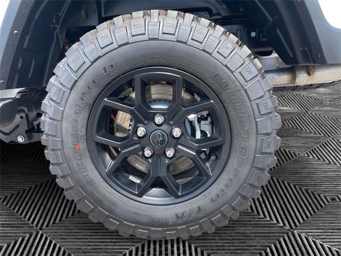 New 2025 Jeep Gladiator Sport image 14