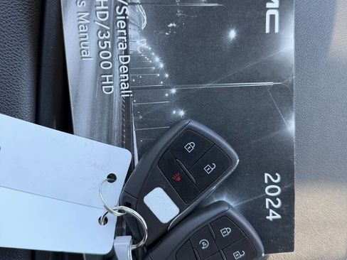 Used 2024 GMC Sierra 3500 Pro w/ Convenience Package image 30