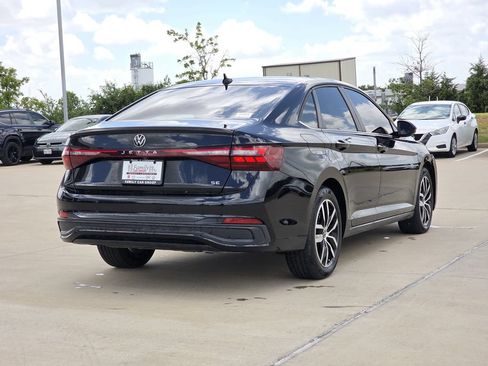 Used 2025 Volkswagen Jetta SE FWD image 4