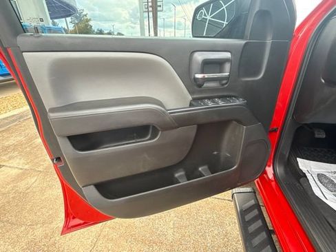 Used 2018 Chevrolet Silverado 1500 Custom w/ Custom Value Package AWD/4WD image 10