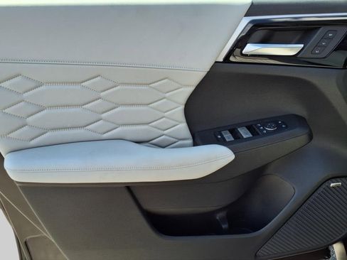 New 2025 Mitsubishi Outlander SEL image 15