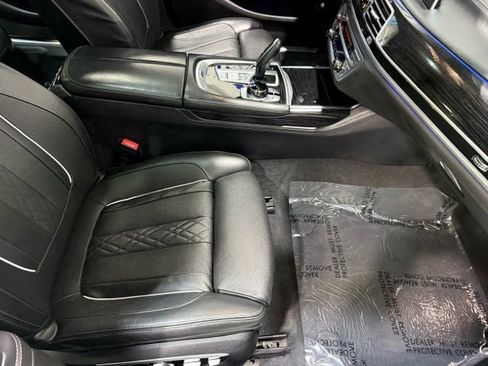 Used 2017 BMW 750i xDrive image 27