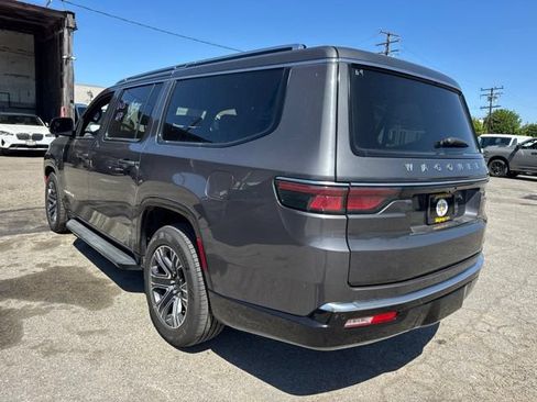 Used 2024 Jeep Wagoneer L Series II w/ Flexible Seating Group AWD/4WD image 7