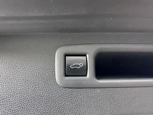 Used 2023 Toyota Highlander LE image 15