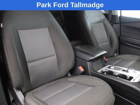 Used 2023 Ford Explorer XLT AWD/4WD image 22