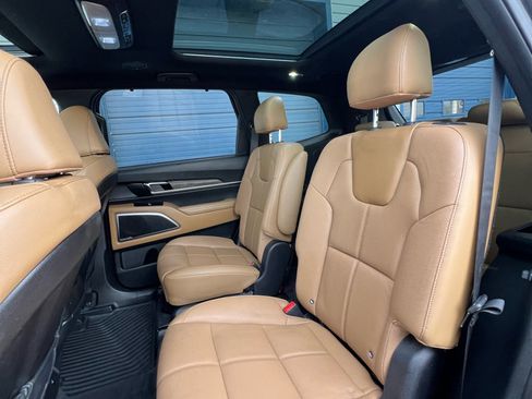 Used 2022 Kia Telluride SX w/ Towing Package image 16