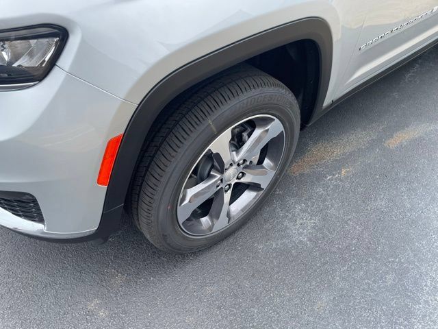 Used 2025 Jeep Grand Cherokee L Limited RWD image 4