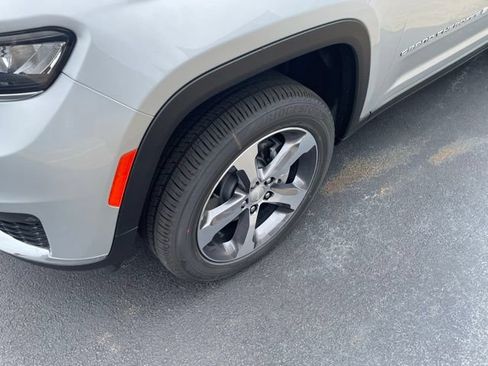 New 2025 Jeep Grand Cherokee L Limited RWD image 4