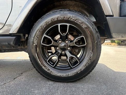 Used 2017 Jeep Wrangler Sahara image 13