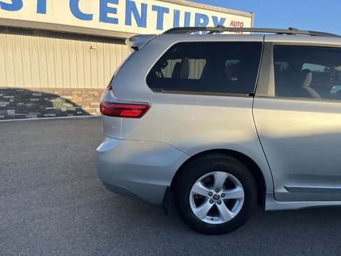 Used 2020 Toyota Sienna LE image 15