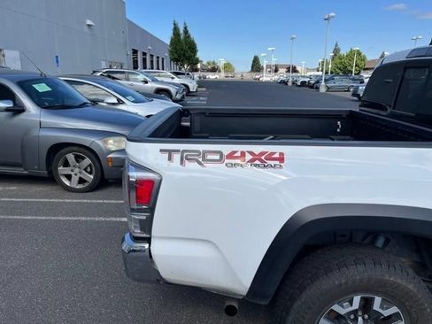 Used 2022 Toyota Tacoma TRD Off-Road AWD/4WD image 5