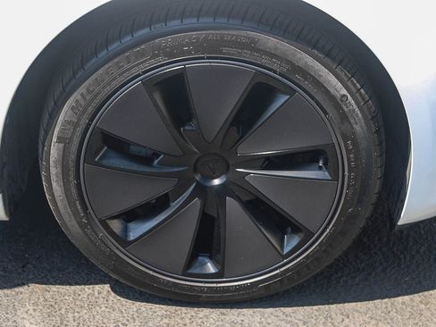 Used 2025 Tesla Model 3 Long Range RWD image 11