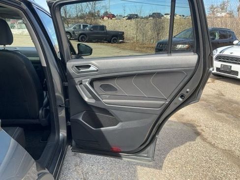 Used 2022 Volkswagen Tiguan SE AWD/4WD image 17