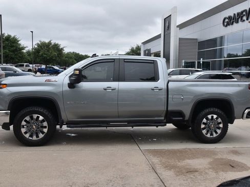 Used 2024 Chevrolet Silverado 2500 LT AWD/4WD image 12
