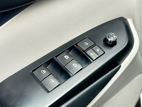 Used 2014 Toyota Highlander XLE image 18