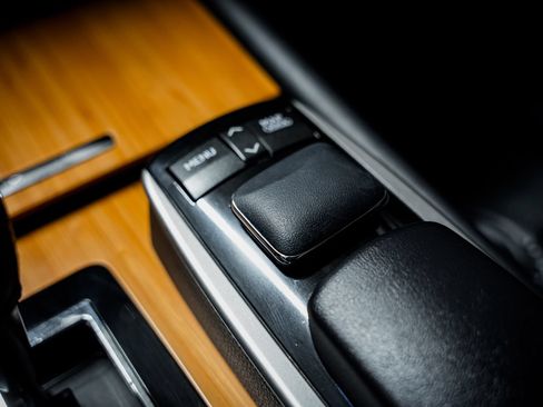 Used 2013 Lexus GS 450h w/ Luxury Pkg RWD image 18