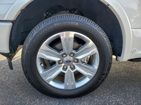 Used 2019 Ford F150 Platinum w/ Equipment Group 701A Luxury AWD/4WD image 10