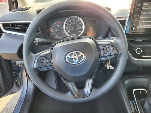 Used 2020 Toyota Corolla LE FWD image 18