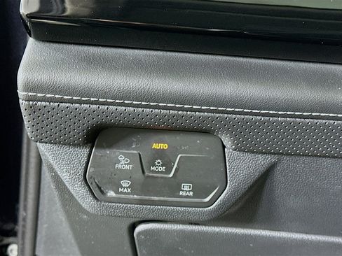 Used 2024 Volkswagen Atlas SE image 17