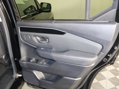 Certified 2025 Honda Pilot Touring image 44