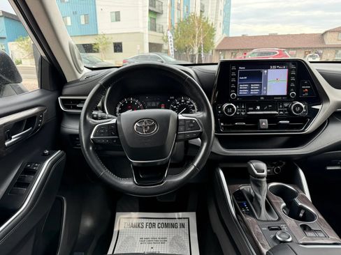 Used 2021 Toyota Highlander Limited AWD/4WD image 18