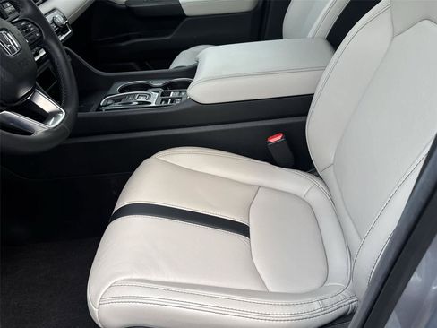 Used 2026 Honda Pilot Touring image 12