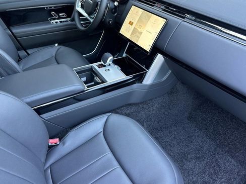 New 2026 Land Rover Range Rover Long Wheelbase SE AWD/4WD image 28