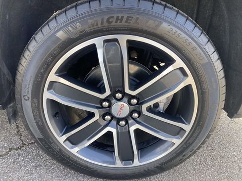 Used 2023 GMC Acadia SLT w/ Technology Package image 13