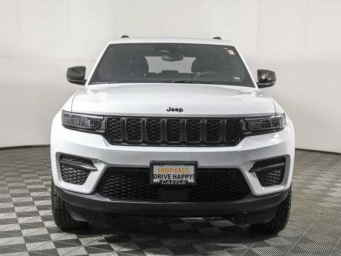 Used 2024 Jeep Grand Cherokee Altitude AWD/4WD image 9
