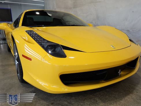 Used 2015 Ferrari 458 Spider RWD image 9