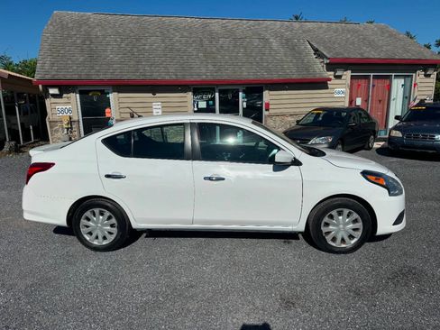 Used 2018 Nissan Versa SV FWD image 4