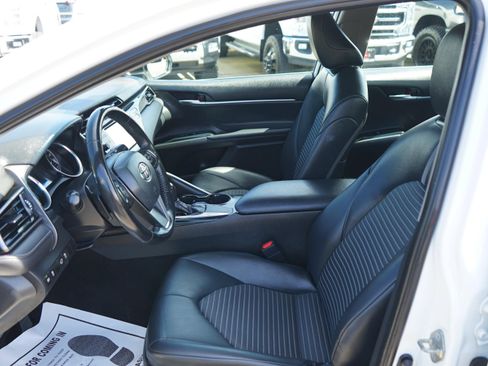 Used 2019 Toyota Camry SE FWD image 12