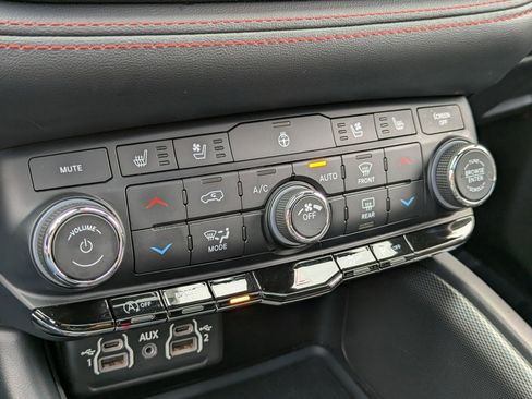 Used 2024 Dodge Durango GT image 22