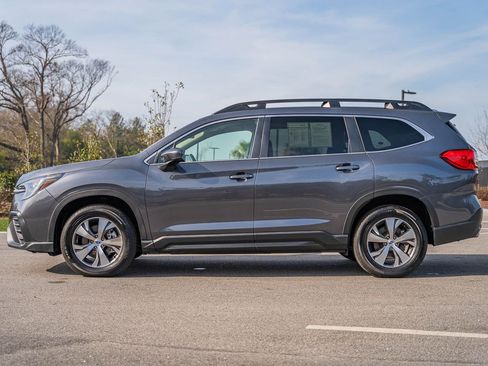 Used 2024 Subaru Ascent Premium w/ Convenience Package image 4