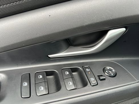 Used 2025 Hyundai Elantra Blue image 11