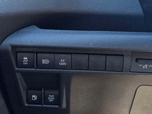 Certified 2025 Toyota Sienna Limited image 30