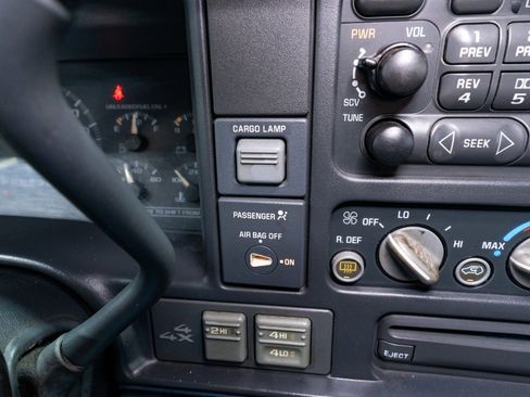 Used 1997 Chevrolet Silverado 1500 4x4 Extended Cab w/ Preferred Equipment Group 2 image 18