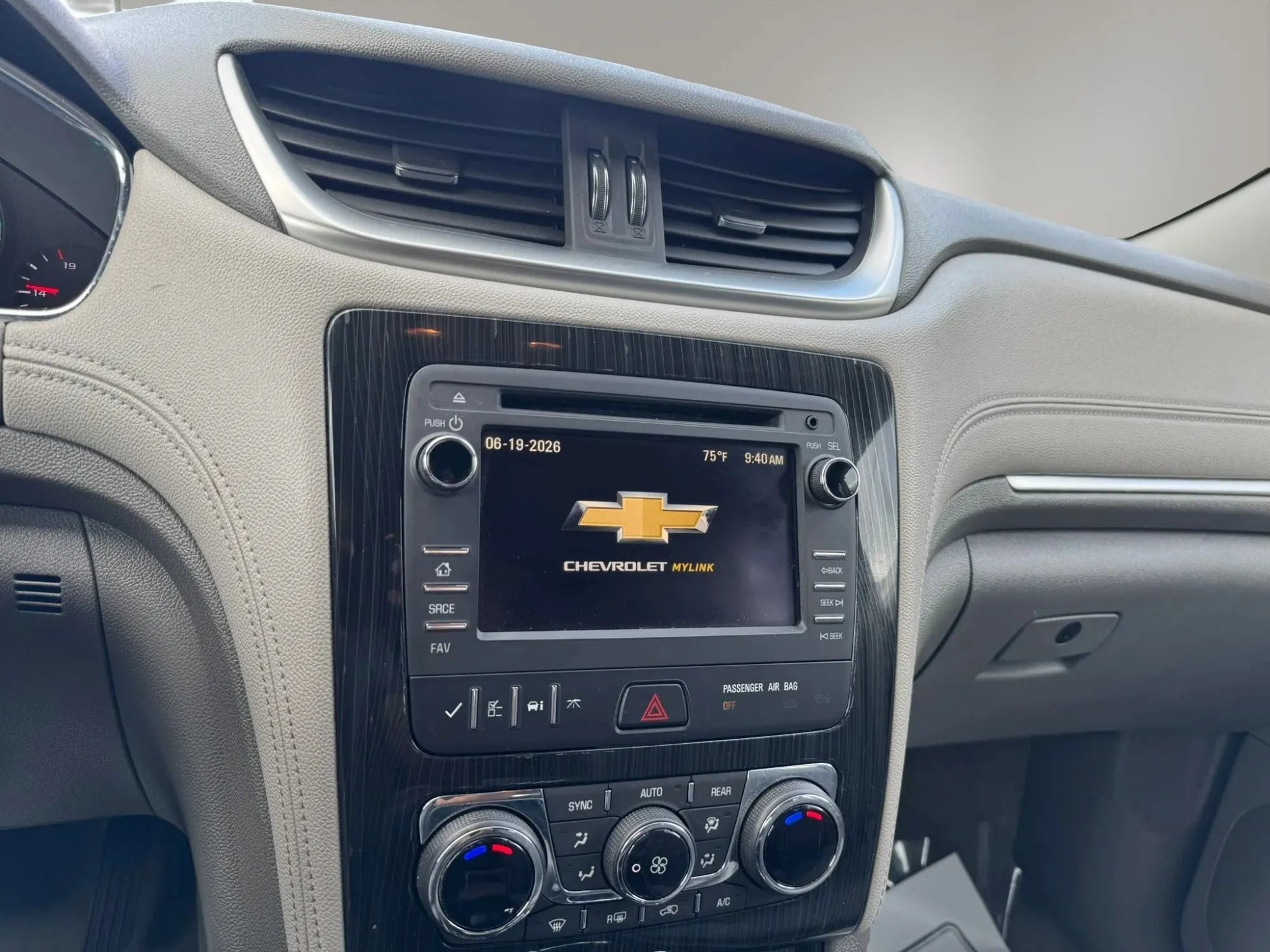 Used 2017 Chevrolet Traverse LT FWD image 18