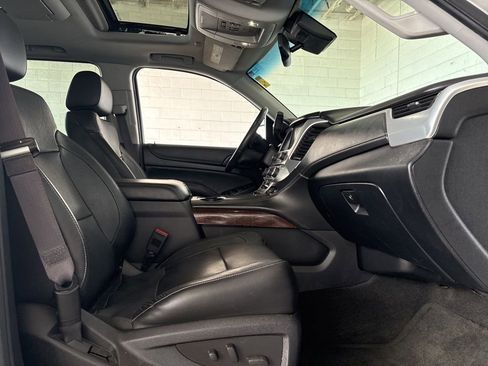 Used 2016 GMC Yukon XL SLT w/ Open Road Package AWD/4WD image 16