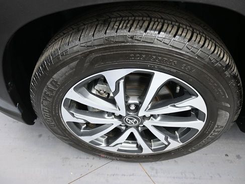 Certified 2023 Toyota Corolla Cross XLE image 14