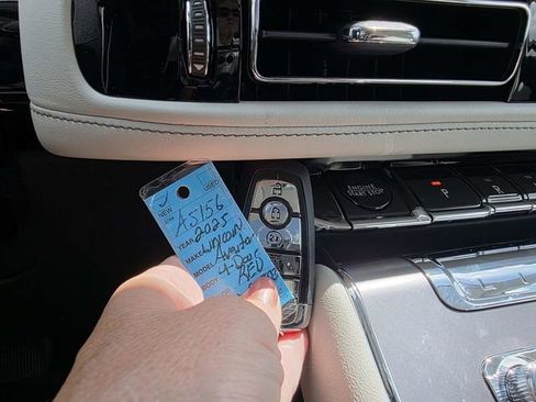 New 2025 Lincoln Aviator 2WD w/ Jet Appearance Package image 13